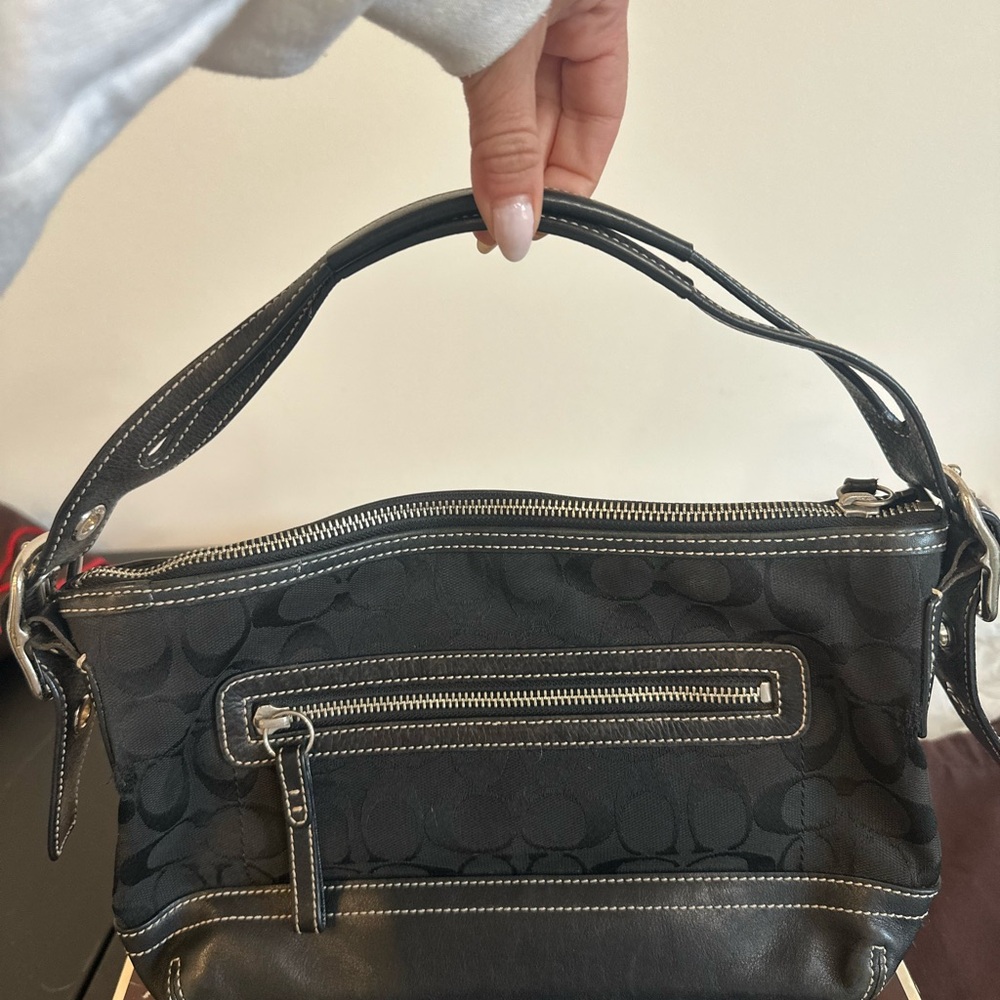 Coach Black Shoulder Bag with Structured Design and Silver Hardware - Picture 4 of 16